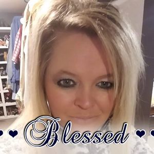 Meet your Posher, Amandia